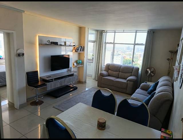 2.5 BEDROOM FLAT TO LET IN ESSENWOOD